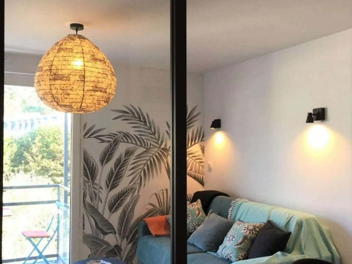 Appartement Renove Avec Balcon, Parking Et Acces Direct A La Plage De Trestraou - Perros-Guirec - Fr-1-368-260