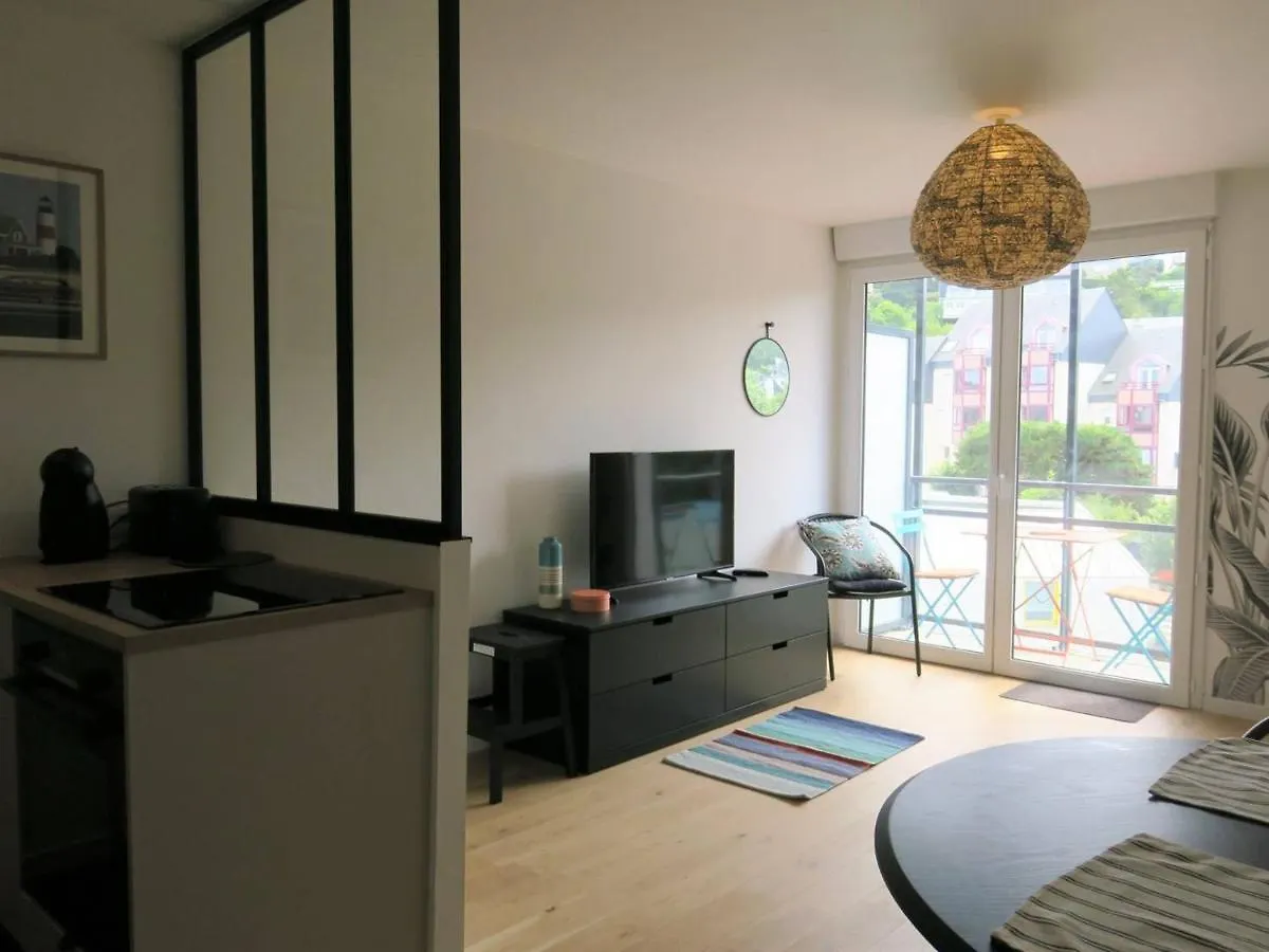 Apartment Appartement Renove Avec Balcon, Parking Et Acces Direct A La Plage De Trestraou - Perros-Guirec - Fr-1-368-260